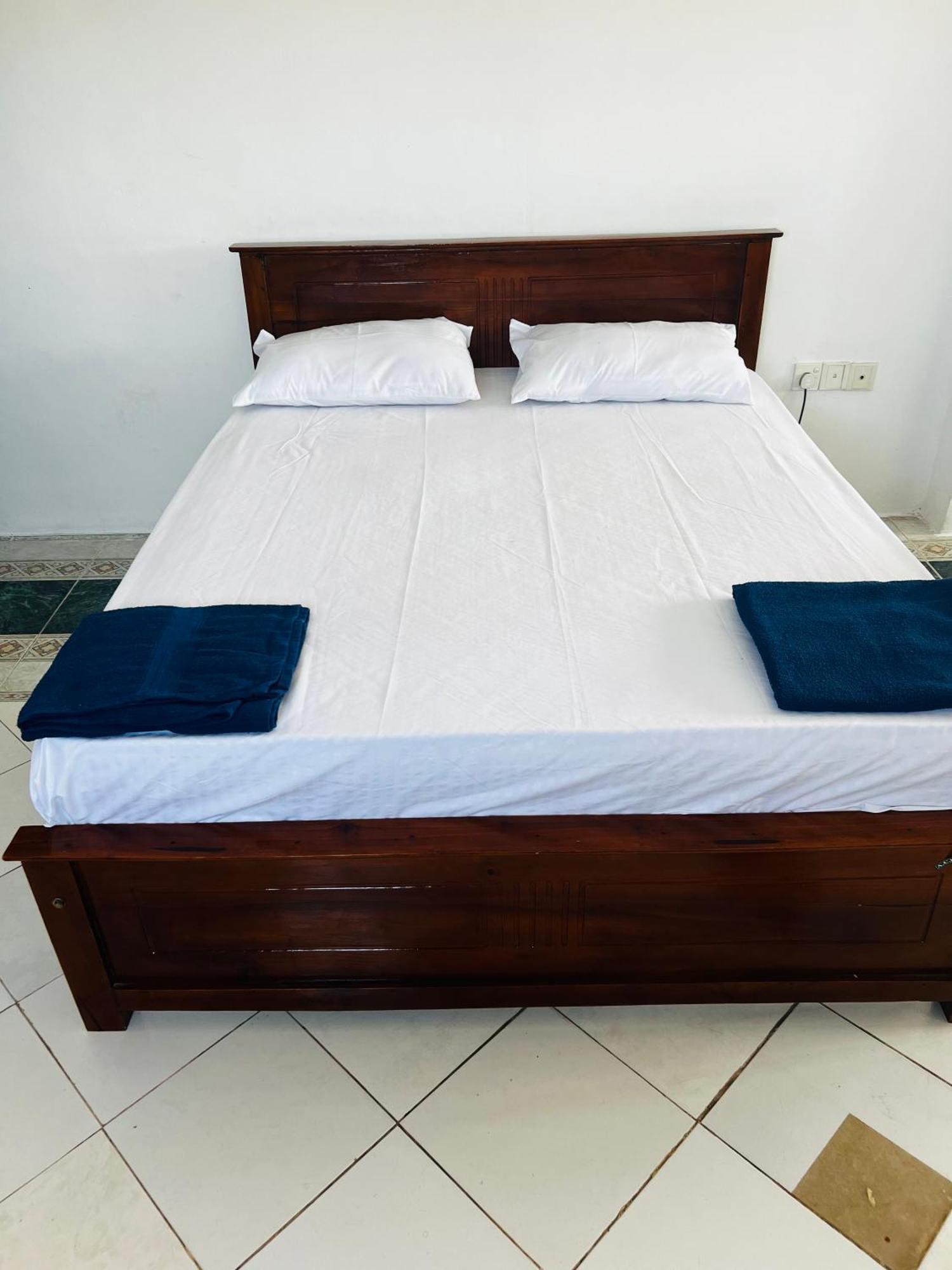 Ramlyn Guesthouse & Restaurant Negombo Exterior photo