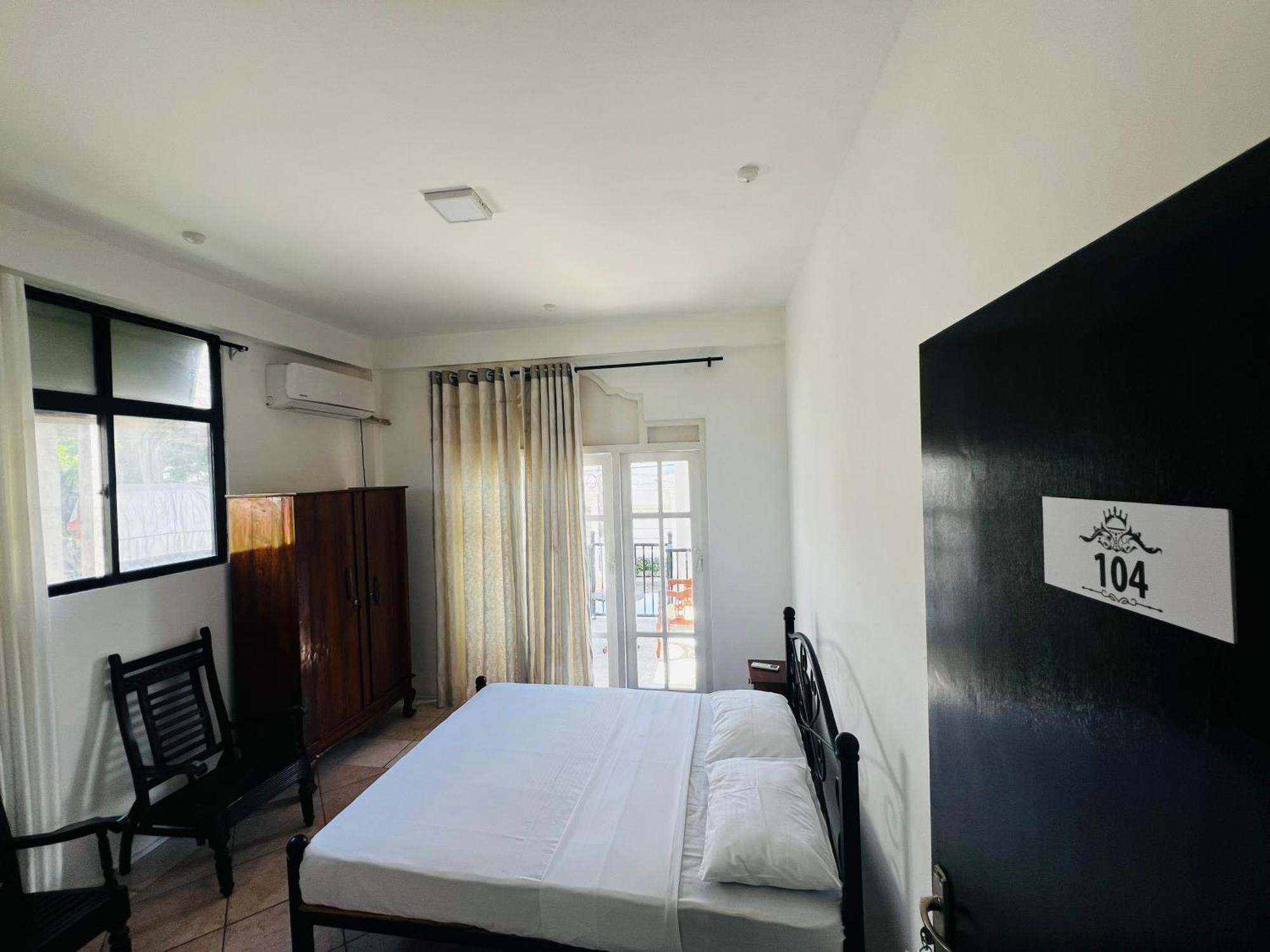 Ramlyn Guesthouse & Restaurant Negombo Exterior photo