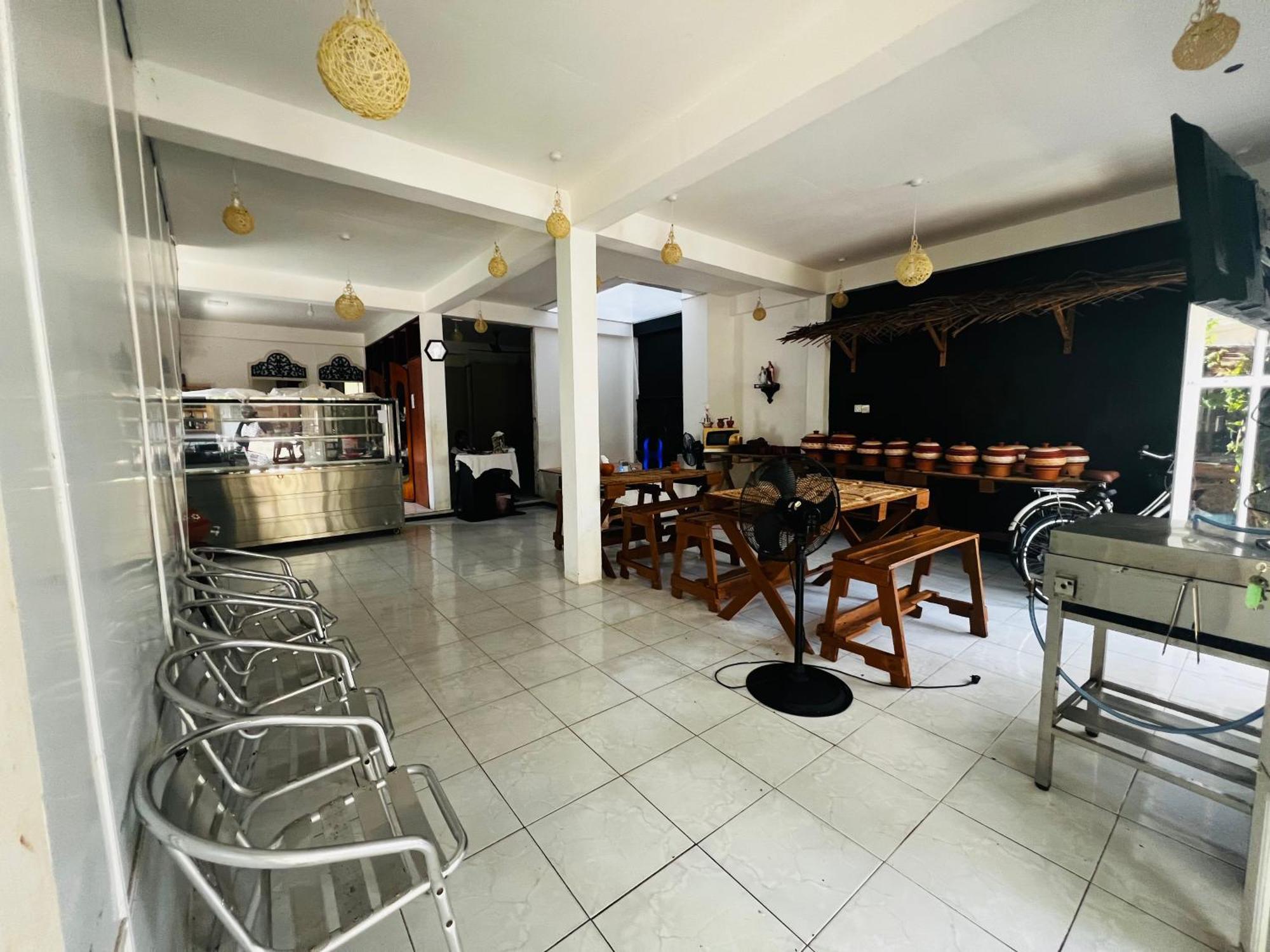 Ramlyn Guesthouse & Restaurant Negombo Exterior photo