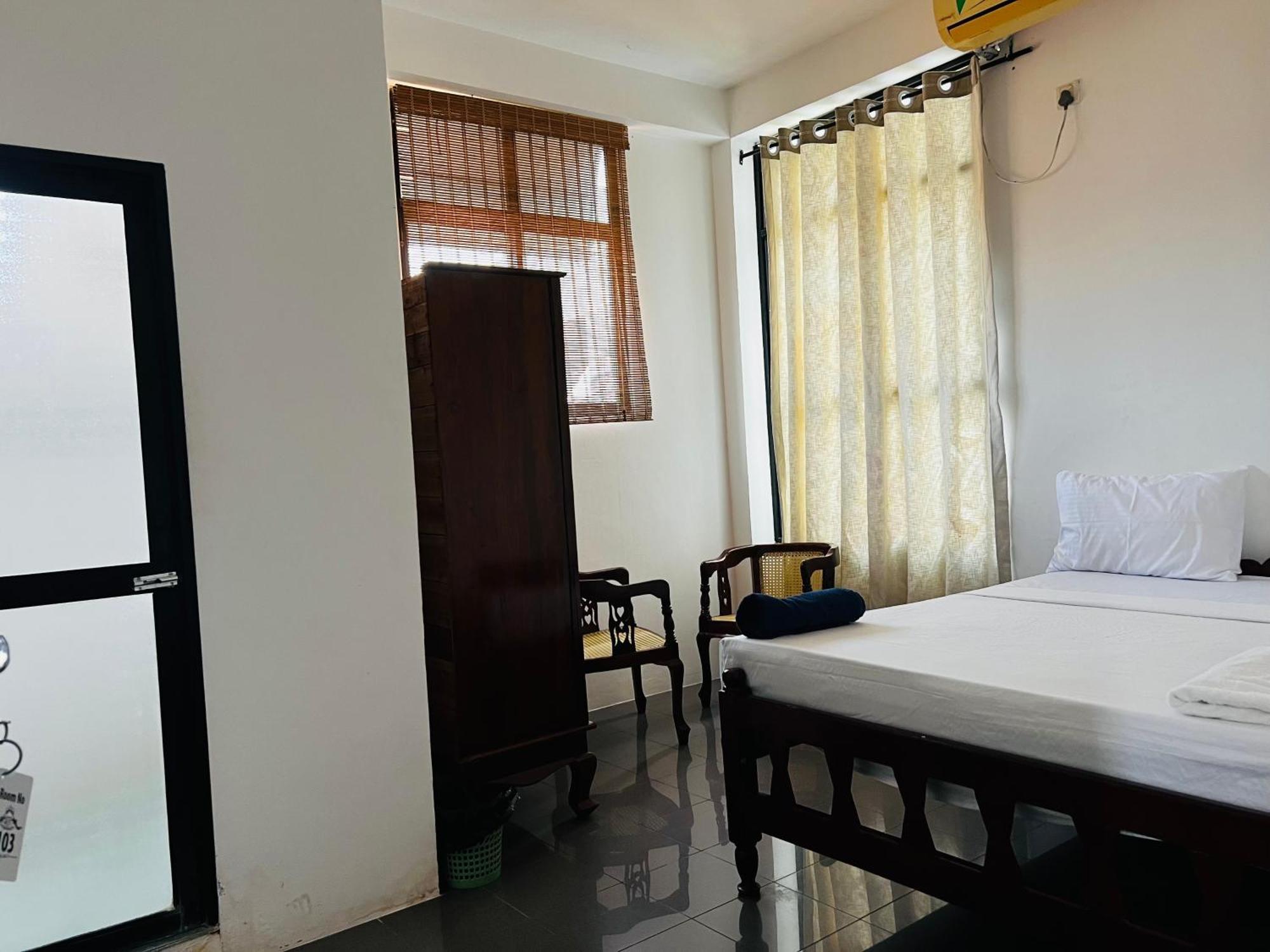 Ramlyn Guesthouse & Restaurant Negombo Exterior photo