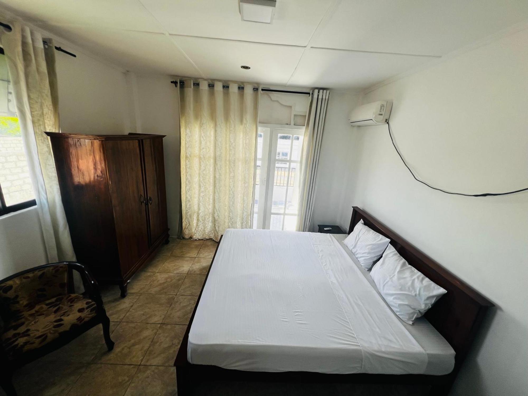 Ramlyn Guesthouse & Restaurant Negombo Exterior photo
