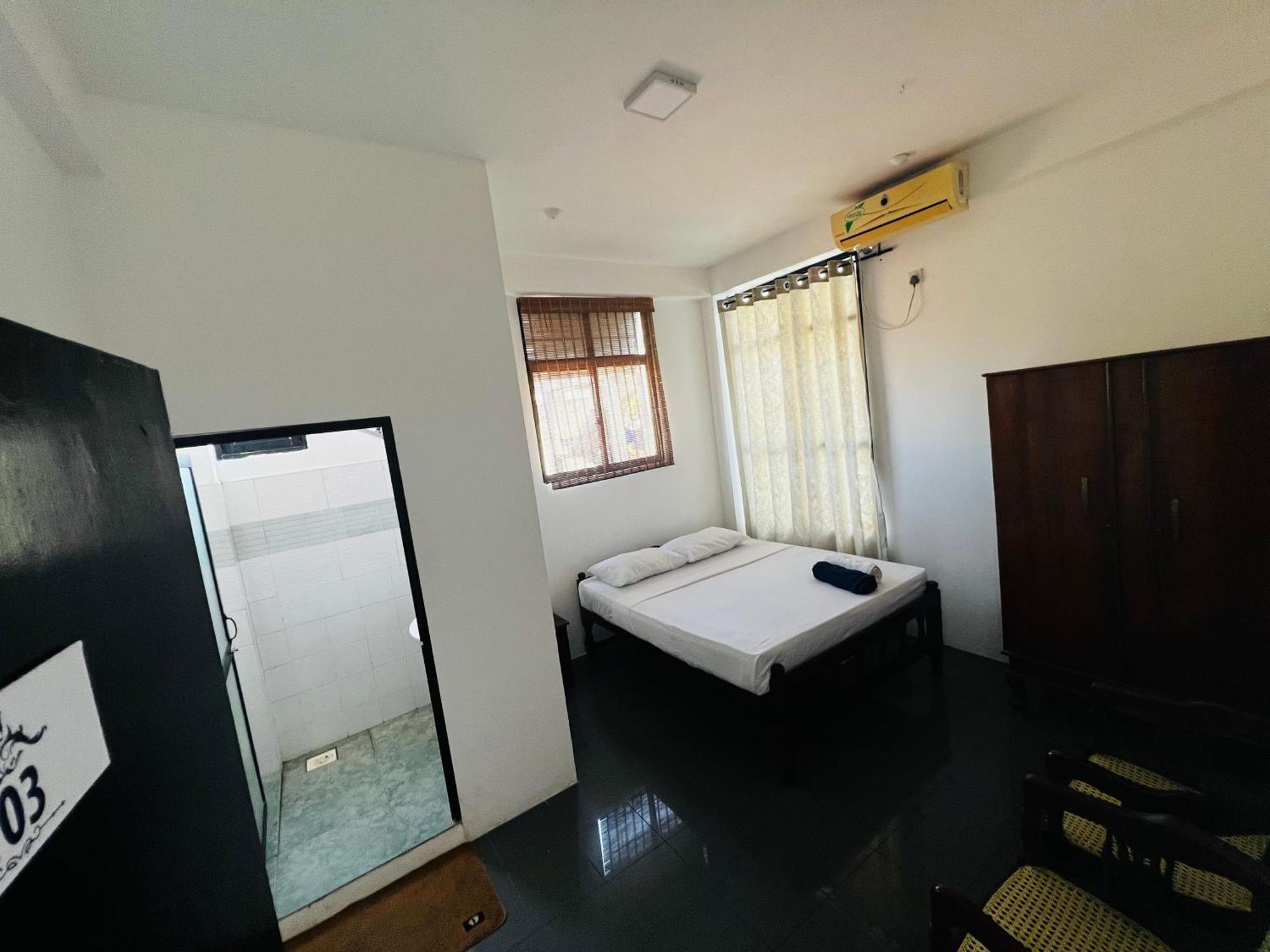 Ramlyn Guesthouse & Restaurant Negombo Exterior photo