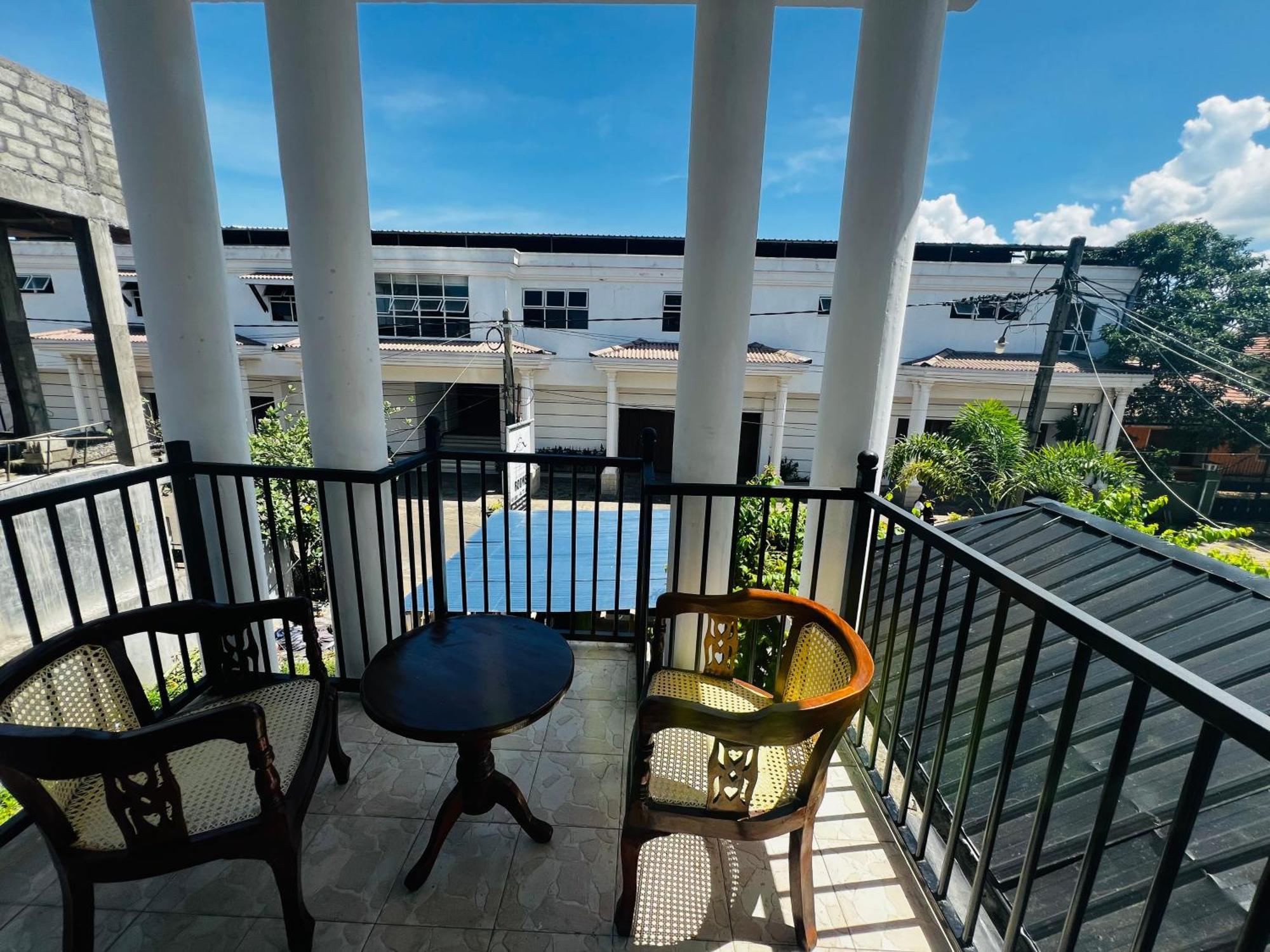 Ramlyn Guesthouse & Restaurant Negombo Exterior photo