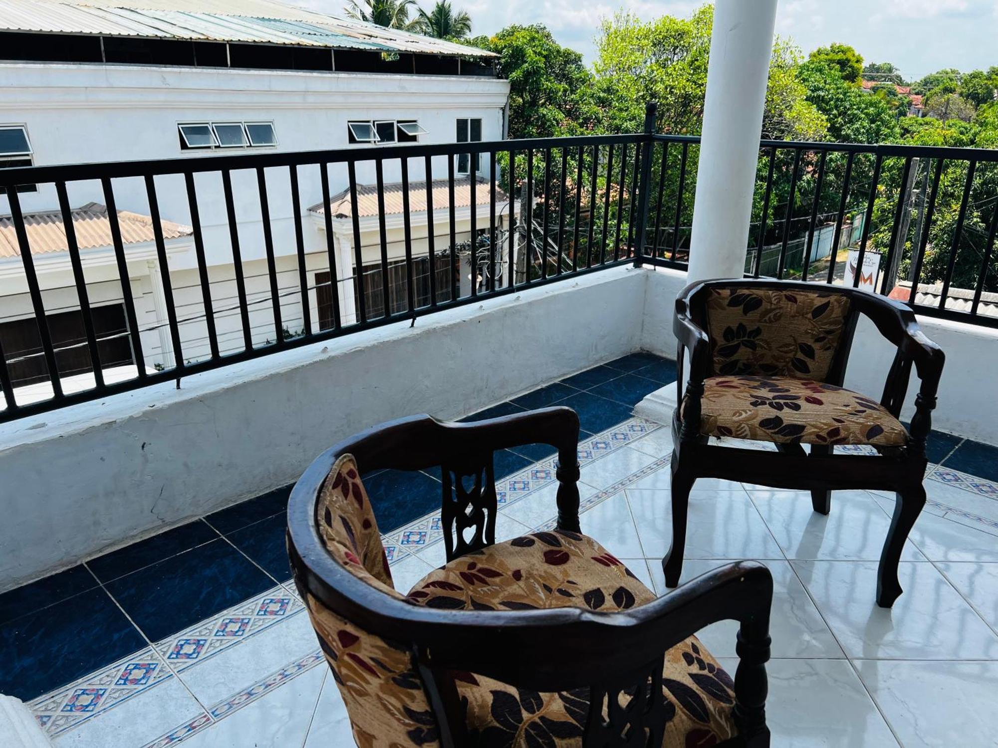 Ramlyn Guesthouse & Restaurant Negombo Exterior photo